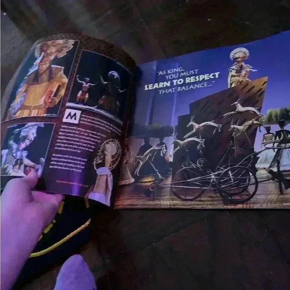 Disneys The Lion King play book - Picture 2 of 2